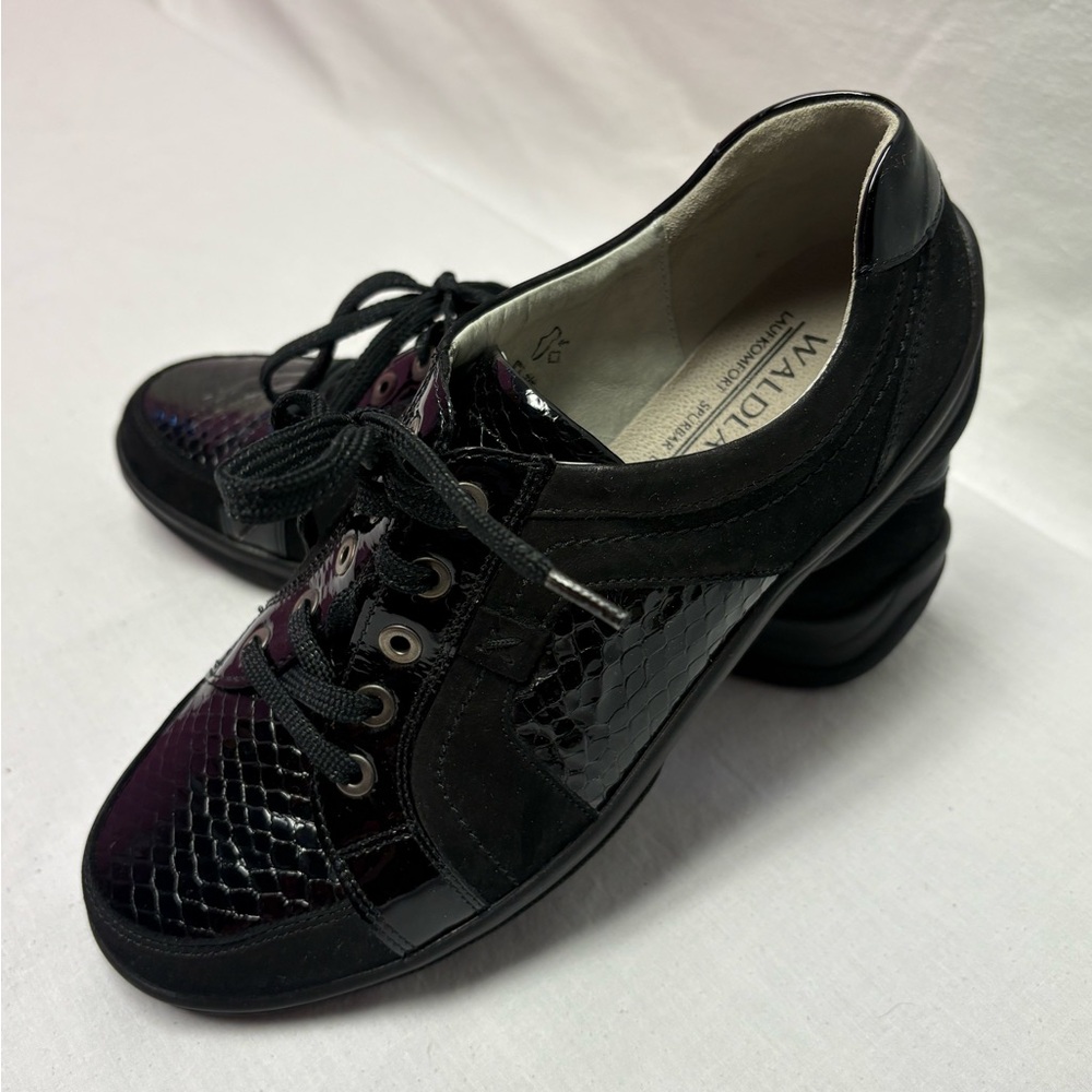 Women's Black Reptile Print Casual Shoe